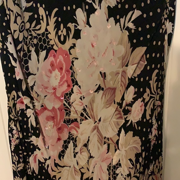 Dress with sequin detail and flutter sleeve - Picture 2 of 4